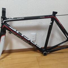 お歳暮・冬ギフト特集 - おとなの週末お取り寄せ倶楽部 FOCUS CAYO 2011年モデル カーボンフレーム size54 自転車本体