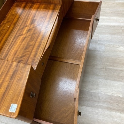 C.W.S.LTD CABINET FACTORY　ドレッサーのご紹介