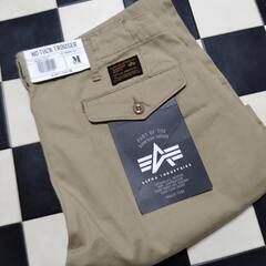 新品未使用　お値下げ致しました。チノパン　パンツ　ズボン