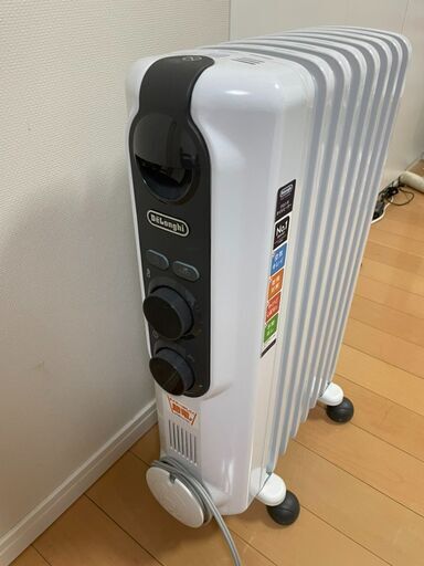 デロンギ(DeLonghi)アミカルド オイルヒーター 新L字型フラットフィン ピュアホワイト×ダークグレイ [8~10畳用] RHJ35M0812-DG