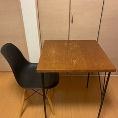【無料】正方形テーブルの画像