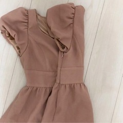 dazzlin 半袖ペプラム　ピンクベージュの画像