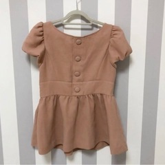 dazzlin 半袖ペプラム　ピンクベージュの画像