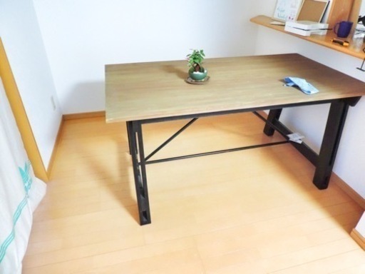 木製ダイニングテーブル