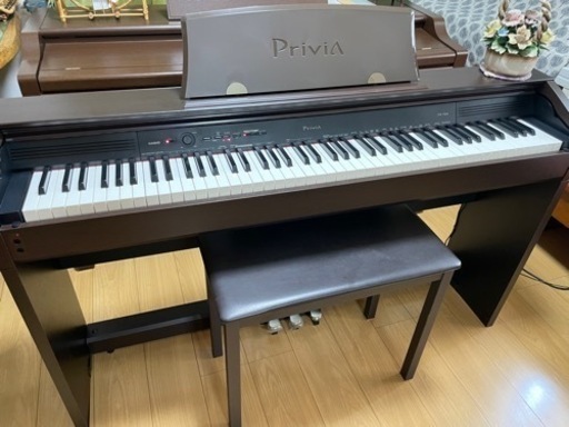 電子ピアノCASIO PX-760BN Privia 88鍵盤　イス付き