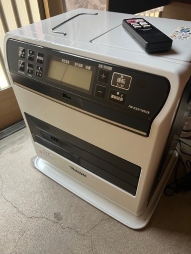 2018製の灯油ストーブ。ファンヒーター。