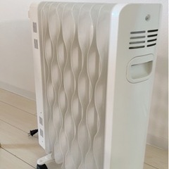 アイリスオーヤマ　ウェーブ型オイルヒーター　IWH-1210K-W の画像