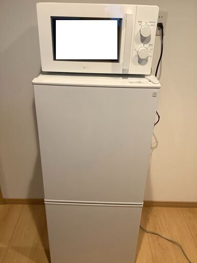 新品同様の冷蔵庫を売ります。保証書付き（9月末お引き渡し）