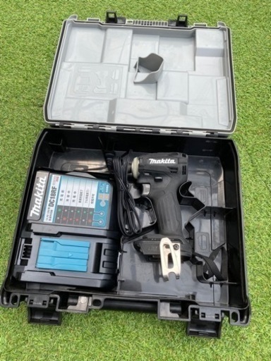 マキタ　インパクトドライバー　TD172D  makita 充電ドライバー