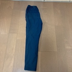 スキニーパンツ　紺色　Mサイズの画像