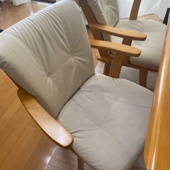 ダイニングセット(テーブル、回転式チェア×2、ベンチ)の画像