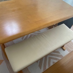 ダイニングセット(テーブル、回転式チェア×2、ベンチ)の画像