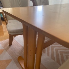 ダイニングセット(テーブル、回転式チェア×2、ベンチ)の画像