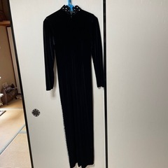 黒色ドレスの画像
