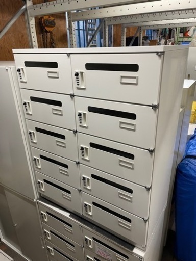 実売20万　ダイヤル錠　１０マスロッカー　メールボックス　イトーキ