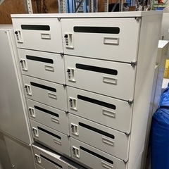 実売20万　ダイヤル錠　１０マスロッカー　メールボックス　イトーキ