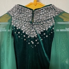 グリーン　スリット入りドレスの画像