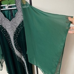 グリーン　スリット入りドレスの画像