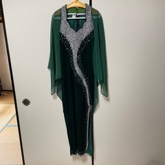 グリーン　スリット入りドレス