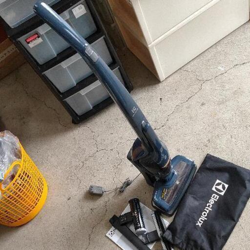 0821-093 Electrolux スティック型掃除機