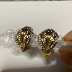 ブローチ3個　イヤリング2組の画像