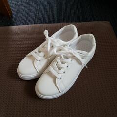スニーカー　22cm