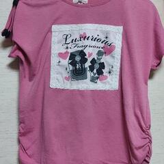 女の子の服。