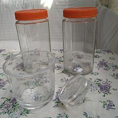 果実酒瓶２個とガラス漬物用器あげます。　