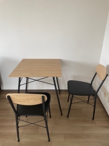 ダイニングテーブルと椅子(約3ヶ月使用)