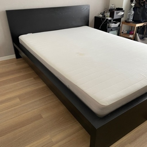 IKEA ダブルベッド　フレームMALM マットレスHAFSLO
