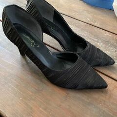 上品な靴。パンプス、足がきれいに見え足長効果あり！の画像
