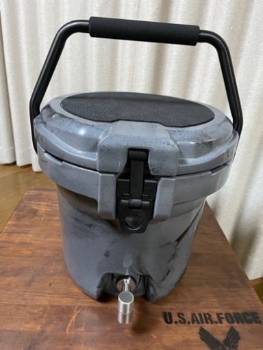 ウォータージャグ　アイスランドクーラー　ディーライト　アイスバケット　人気ブラックシルバーカモ　2.5ガロン