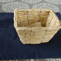 フラワーアレンジメントにいかがですか？　紐編み風