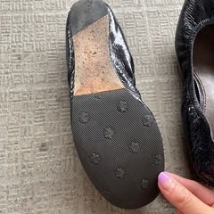 23.5 濃紺　パンプス　ヒール無し　底貼り有り　革の画像