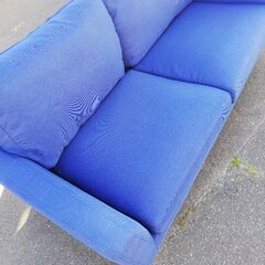 2人掛け　ソファー　足付きの画像