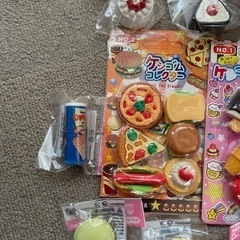 消しゴムコレクター　おもしろ消しゴム　食べ物メイン　アイスケーキラーメンおにぎりいちごなどなど　未使用の画像