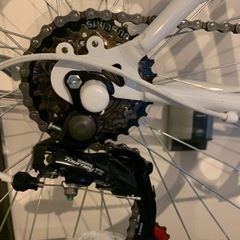 クロスバイク  白　2回使用　SHIMANO切替の画像