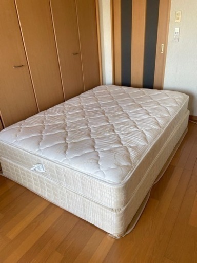 ダブルベッド　10000円