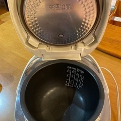 TOSHIBA 5合炊き　炊飯器の画像