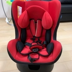 チャイルドシート 赤色