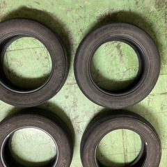 中古タイヤ　の画像