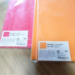 PANTONE universetm ブックカバー 2点の画像