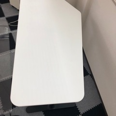 IKEA ベカント テーブルトップ5角形&下部フレームの画像