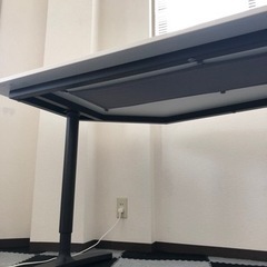 IKEA ベカント テーブルトップ5角形&下部フレームの画像