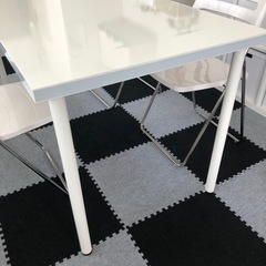 IKEA テーブル&パイプ椅子4脚セットの画像