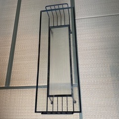 アンティーク　ガラステーブルとポトスの画像