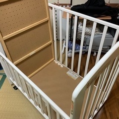 ベビーベッド＋やすらぎメリーの画像