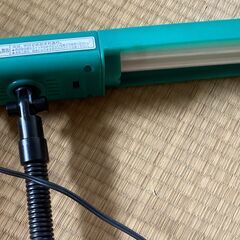 クリップオンタイプでフレキシブルな小型電気スタンド ツインバード製の画像