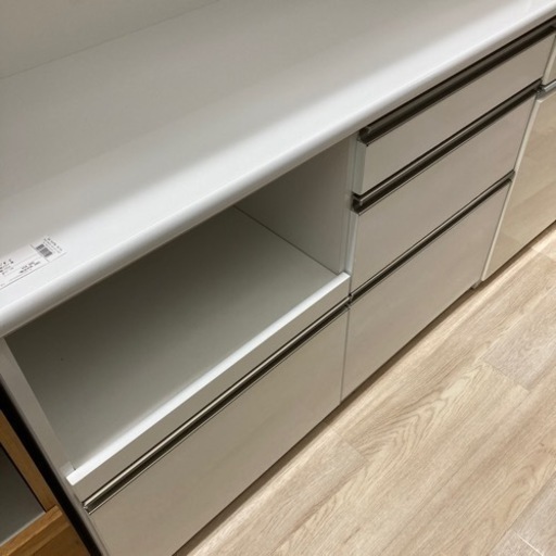 おしゃれな白いレンジボード入荷しました。