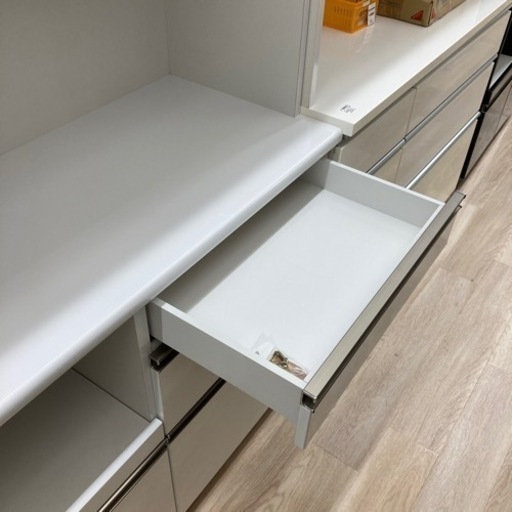 おしゃれな白いレンジボード入荷しました。